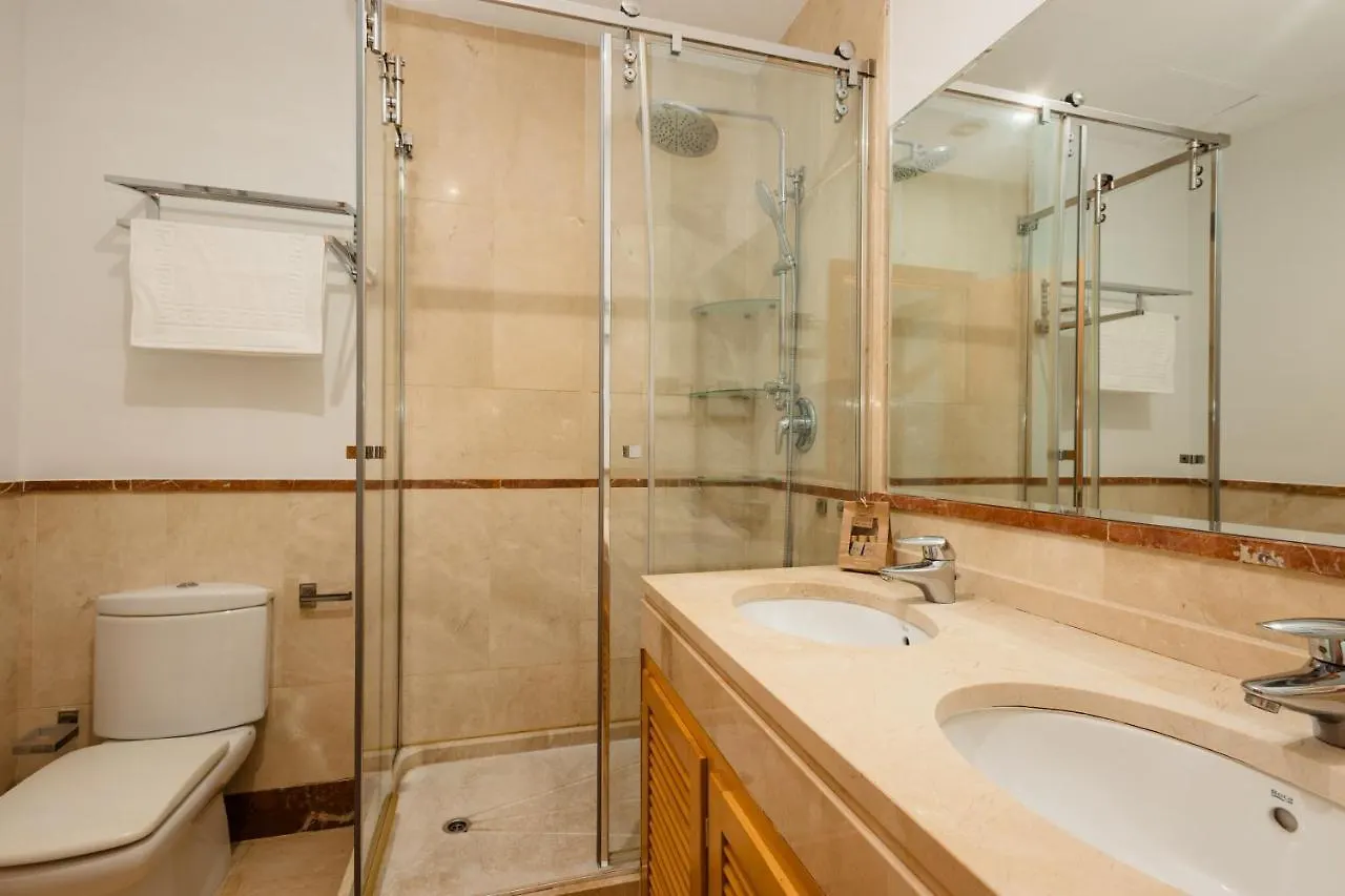 Apartment With 3 Bedrooms, Terrace, Indoor Pool And Sauna At 100 M From The Beach In Puerto Banus Marbella