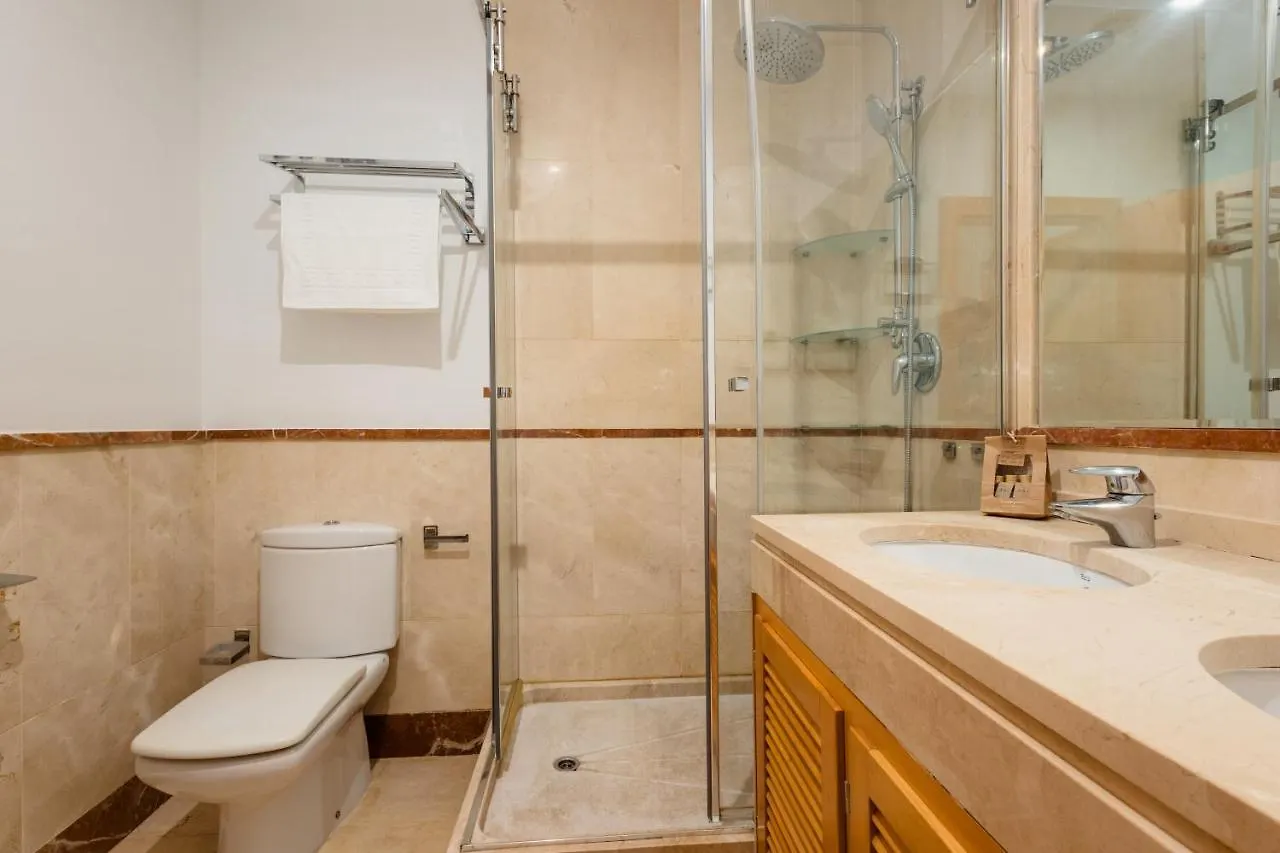 Apartment With 3 Bedrooms, Terrace, Indoor Pool And Sauna At 100 M From The Beach In Puerto Banus Marbella