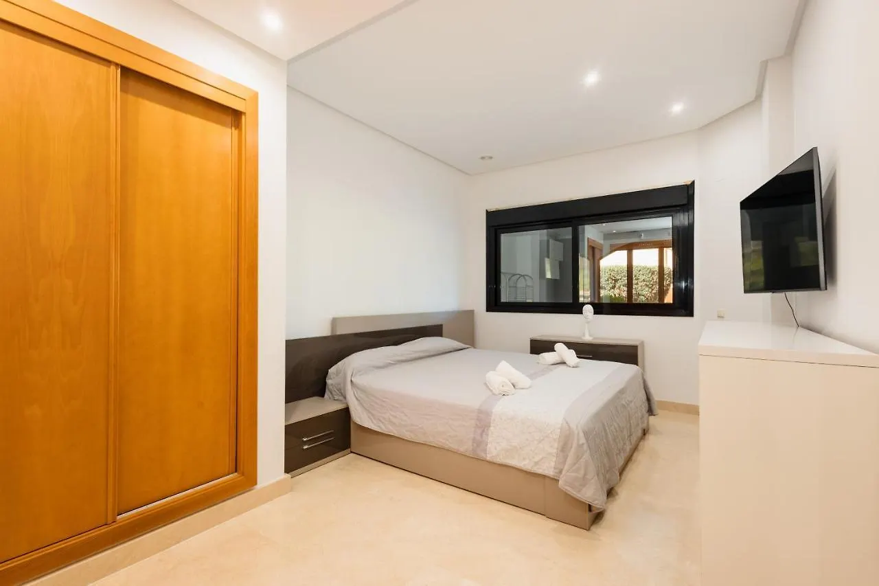 Apartment With 3 Bedrooms, Terrace, Indoor Pool And Sauna At 100 M From The Beach In Puerto Banus マルベーリャ