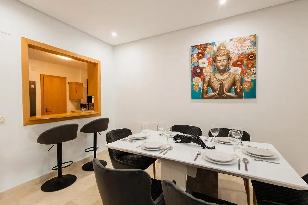 Apartment With 3 Bedrooms, Terrace, Indoor Pool And Sauna At 100 M From The Beach In Puerto Banus マルベーリャ
