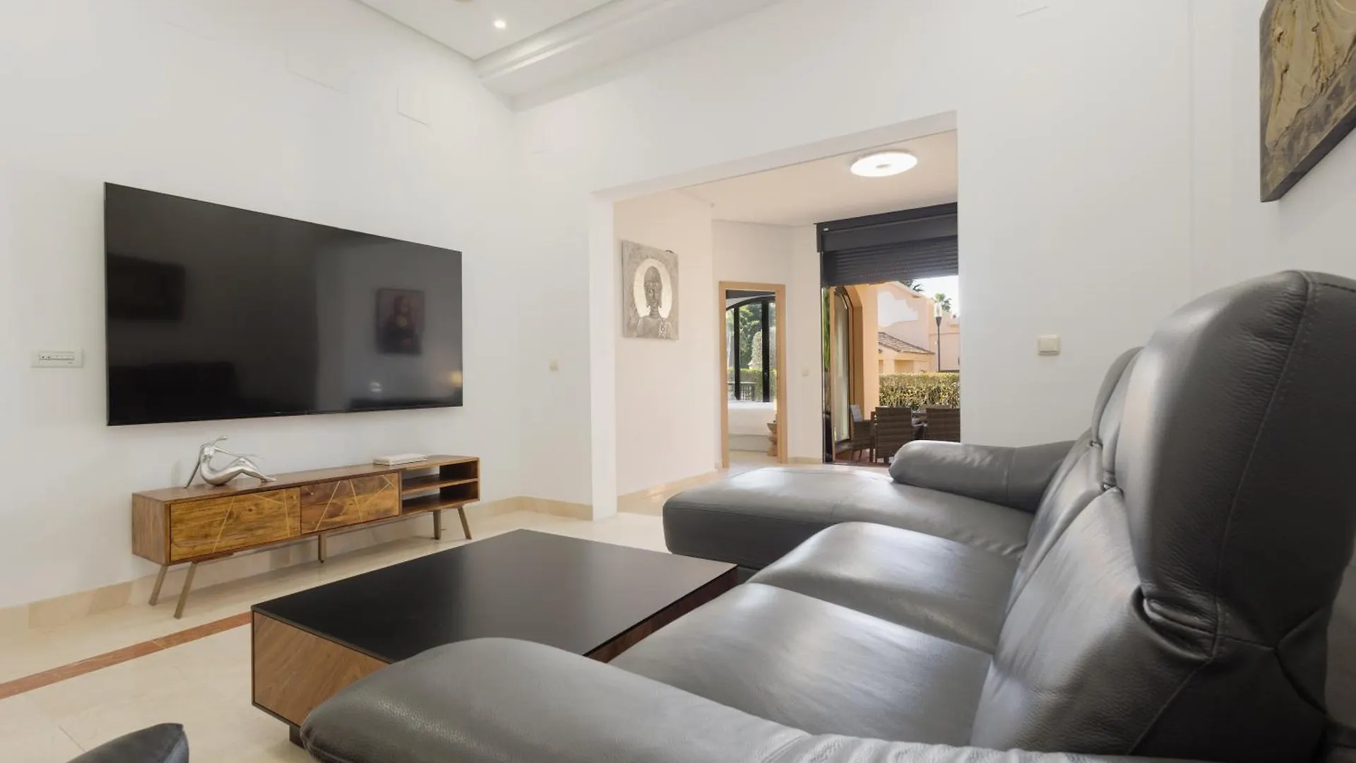 Apartment With 3 Bedrooms, Terrace, Indoor Pool And Sauna At 100 M From The Beach In Puerto Banus マルベーリャ